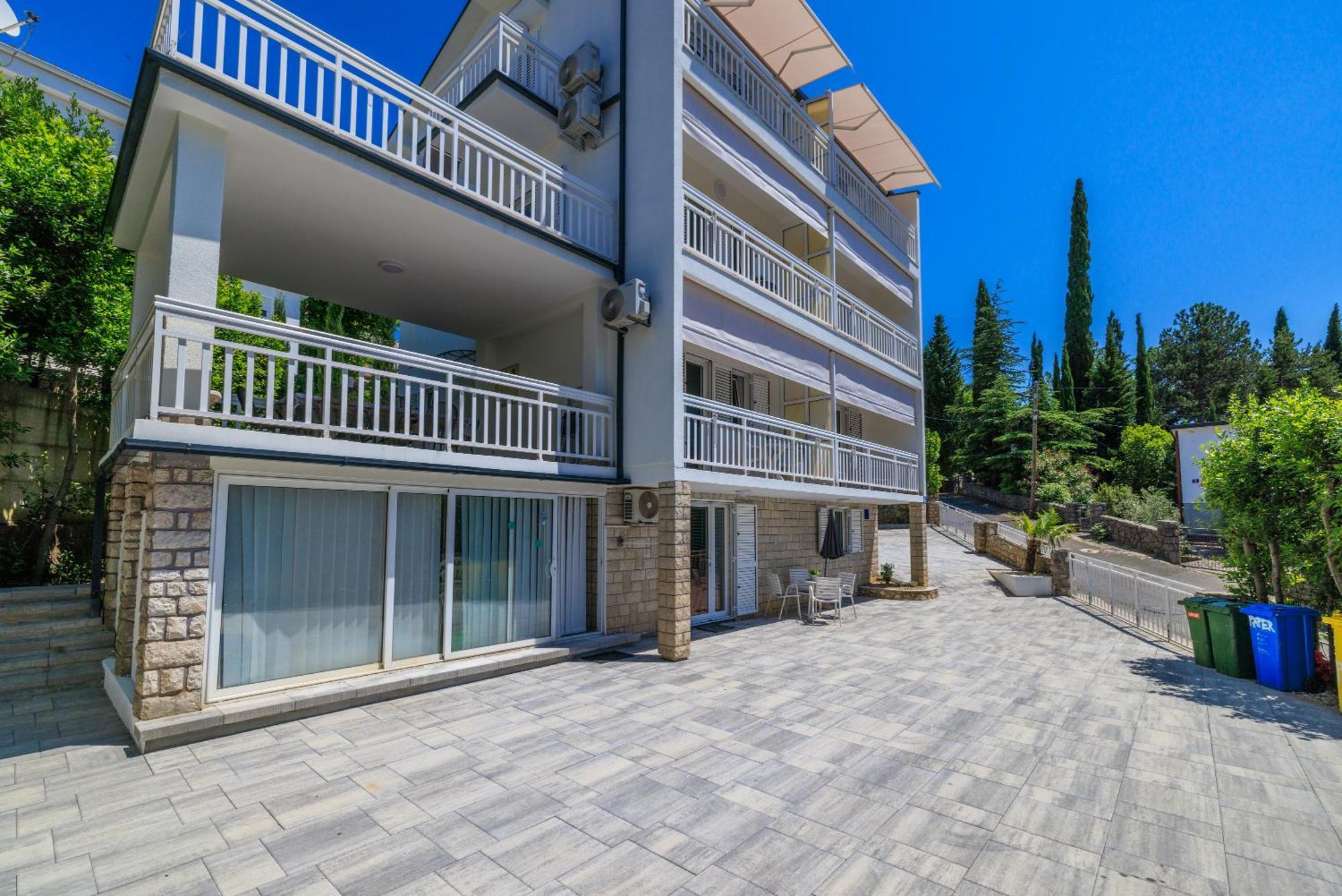 Apartments Podvezanec Crikvenica Bagian luar foto