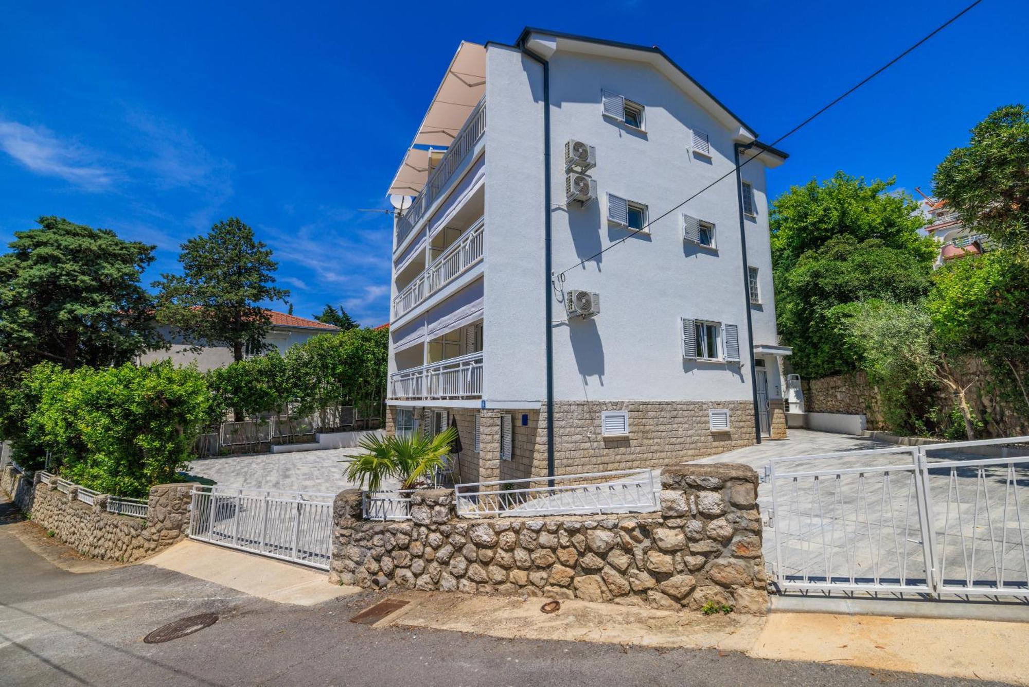 Apartments Podvezanec Crikvenica Bagian luar foto